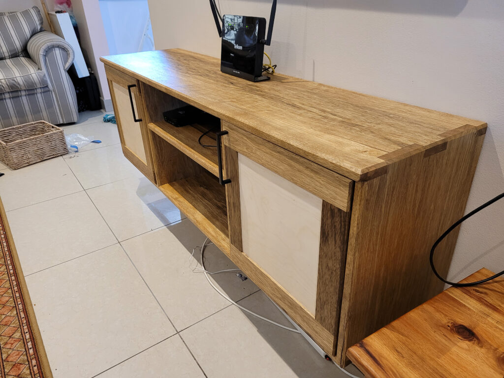Dovetail console unit